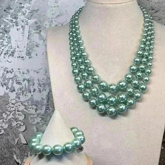Green Glass Multi Strand Large Beaded Necklace and Bracelet Set Charter Club - Picture 1 of 6
